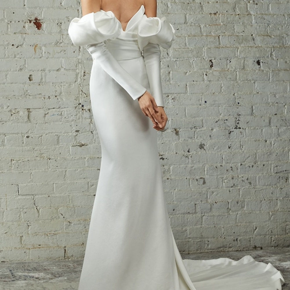 NWT Rivini Quinn Wedding Dress w/ Sleeves
